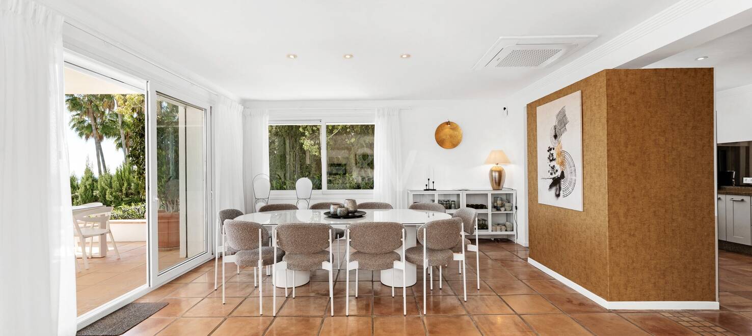 Elegant Villa med panoramautsikt över havet i Río Real