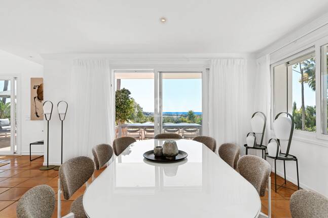 Elegant Villa with Panoramic Sea Views in Río Real