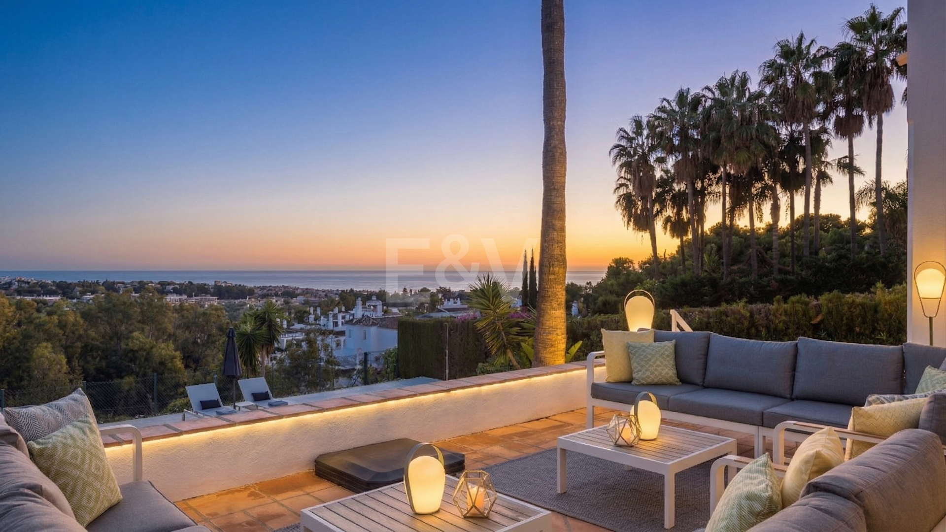 Elegant Villa with Panoramic Sea Views in Río Real