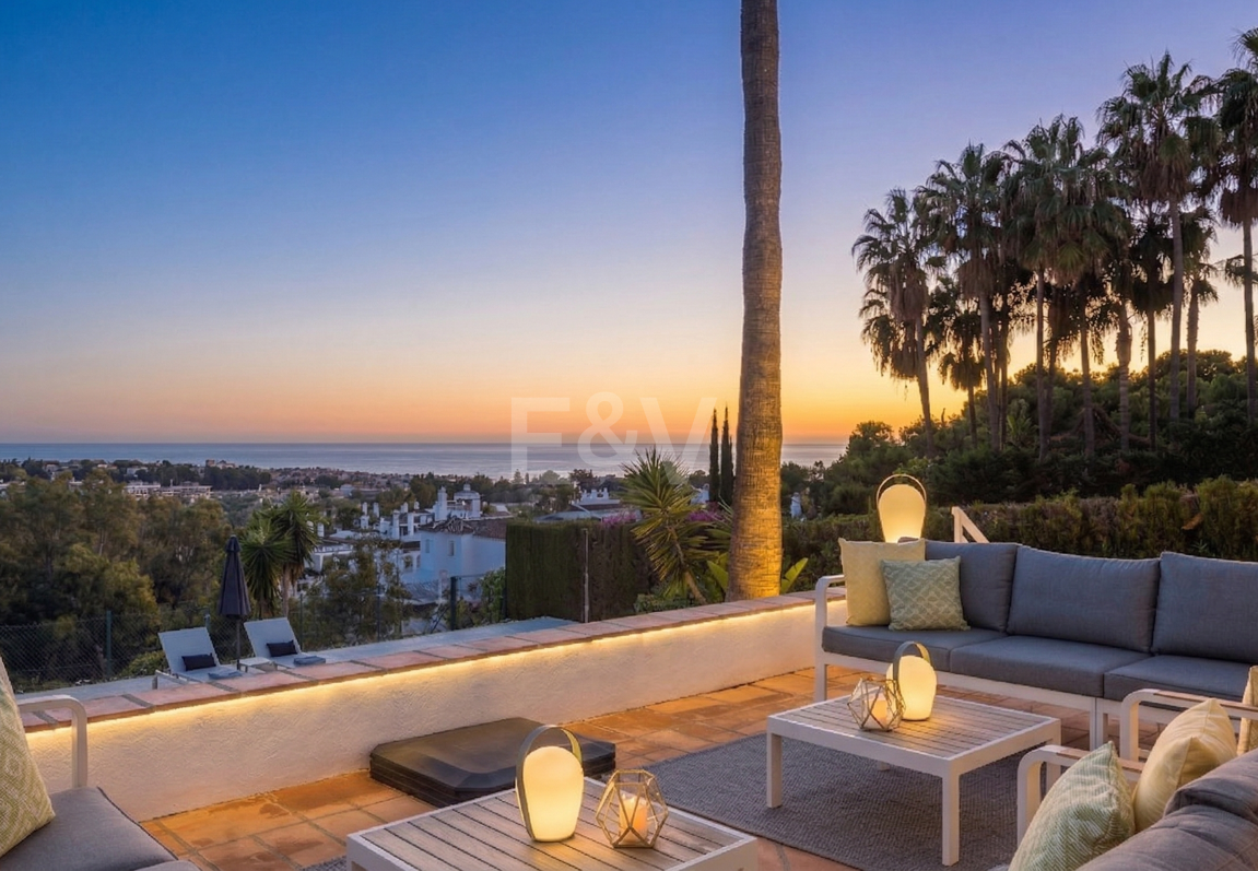 Elegant Villa with Panoramic Sea Views in Río Real