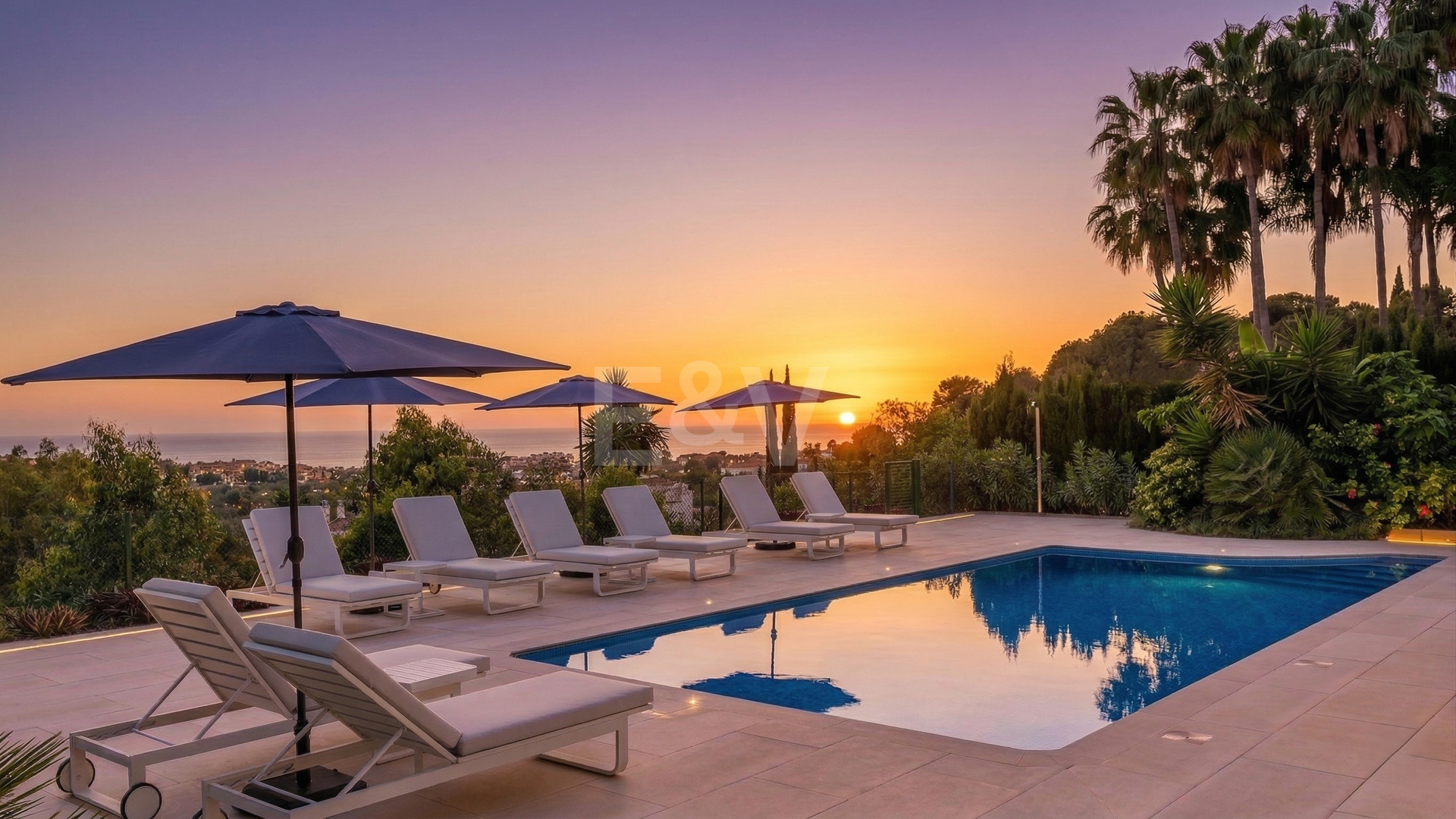 Elegant Villa with Panoramic Sea Views in Río Real