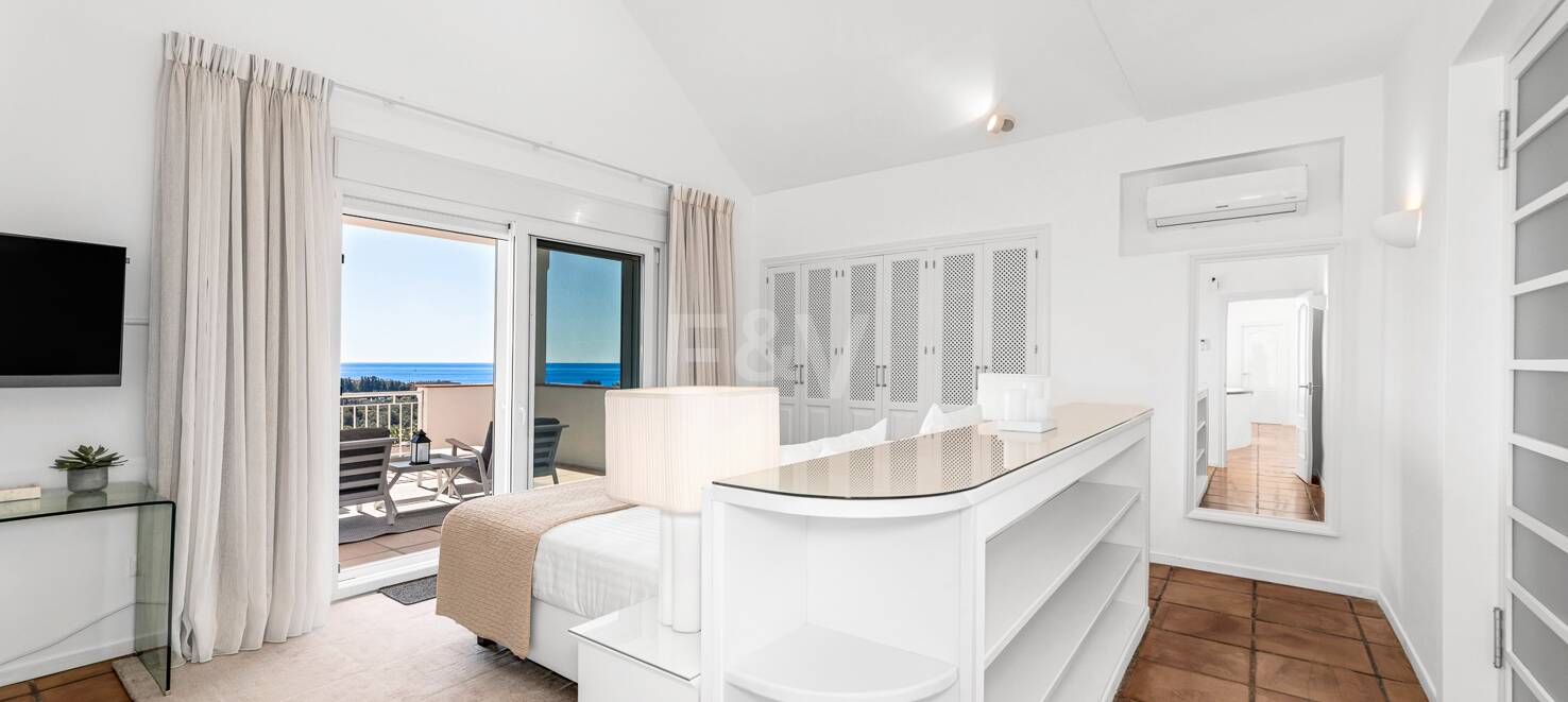 Elegant Villa med panoramautsikt över havet i Río Real