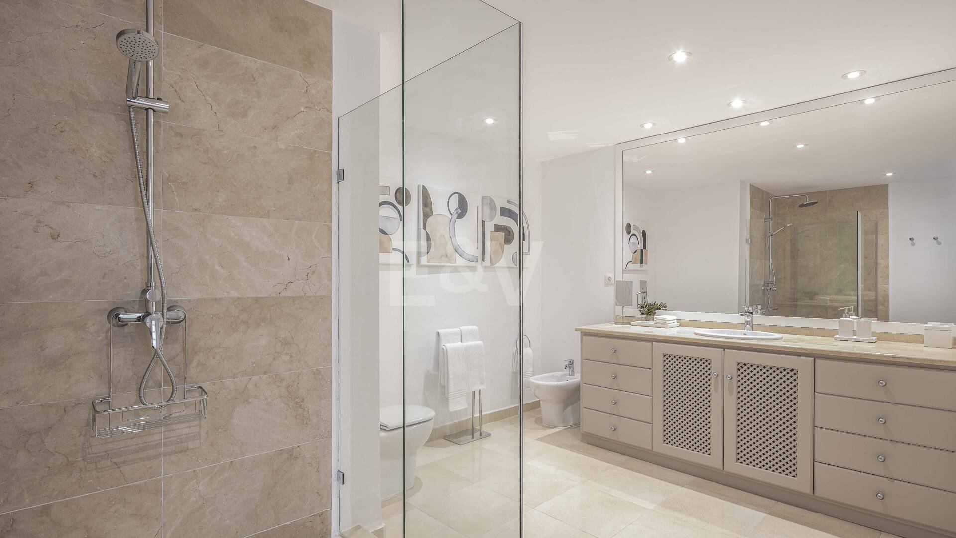 Elegant Villa with Panoramic Sea Views in Río Real