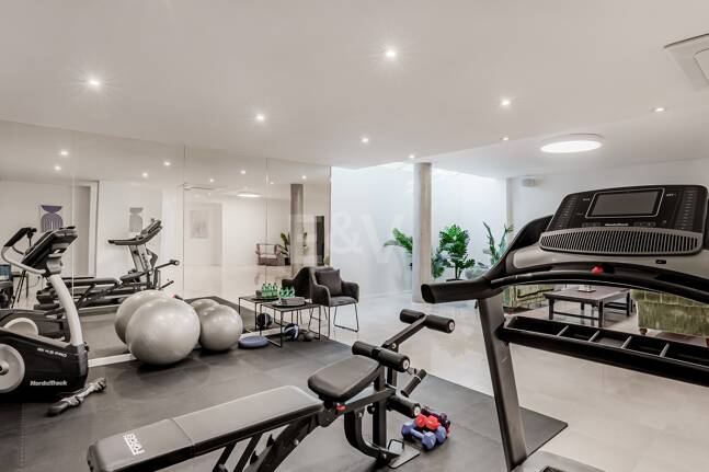 Elegant Villa with Panoramic Sea Views in Río Real