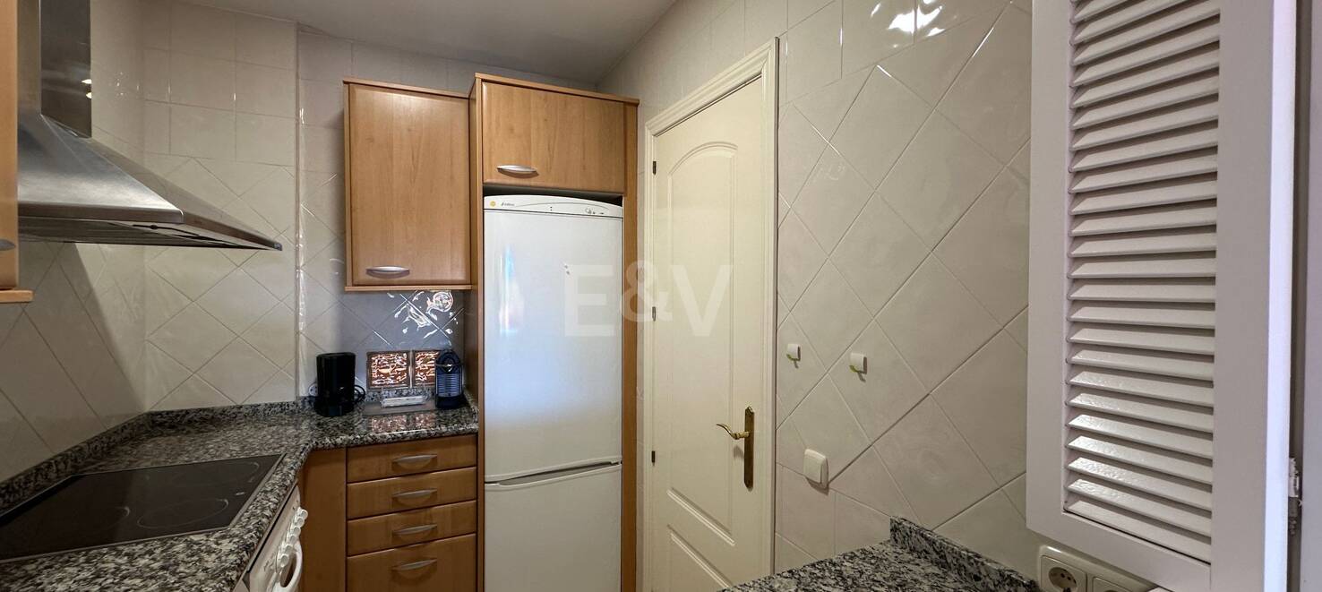 Lägenhet i Elviria med öppen utsikt och gated community tillgänglig för kortfristiga hyror från 800€ / vecka.