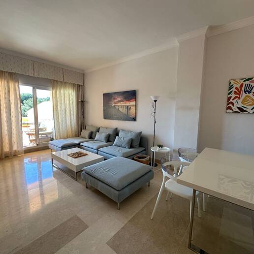 Lägenhet i Elviria med öppen utsikt och gated community tillgänglig för kortfristiga hyror från 800€ / vecka.