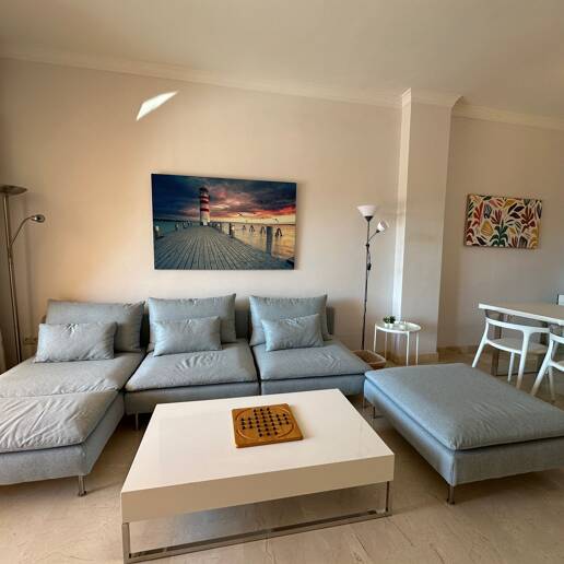 Lägenhet i Elviria med öppen utsikt och gated community tillgänglig för kortfristiga hyror från 800€ / vecka.