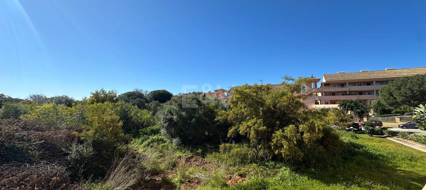 Lägenhet i Elviria med öppen utsikt och gated community tillgänglig för kortfristiga hyror från 800€ / vecka.