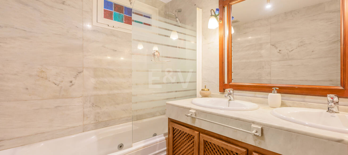 Eckhaus mit Meerblick in einer exklusiven Wohnanlage