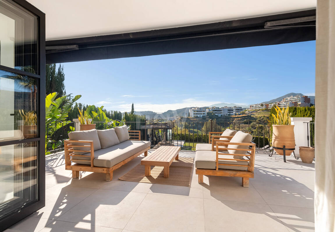 Luxurious villa in Puerto del Capitán, Los Arqueros with mountain views
