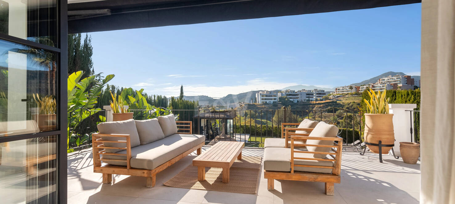 Lyxvilla i Puerto del Capitán, Los Arqueros med utsikt över bergen