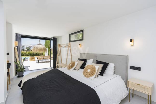 Luxurious villa in Puerto del Capitán, Los Arqueros with mountain views