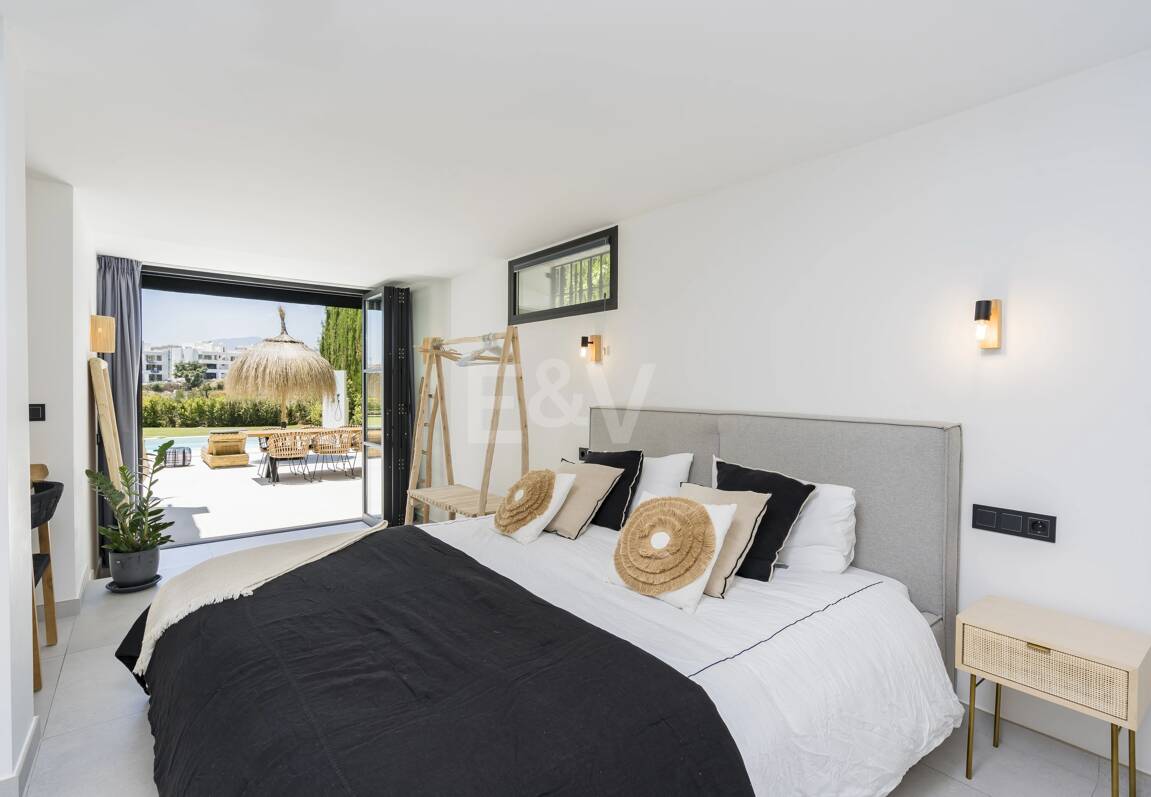 Luxurious villa in Puerto del Capitán, Los Arqueros with mountain views