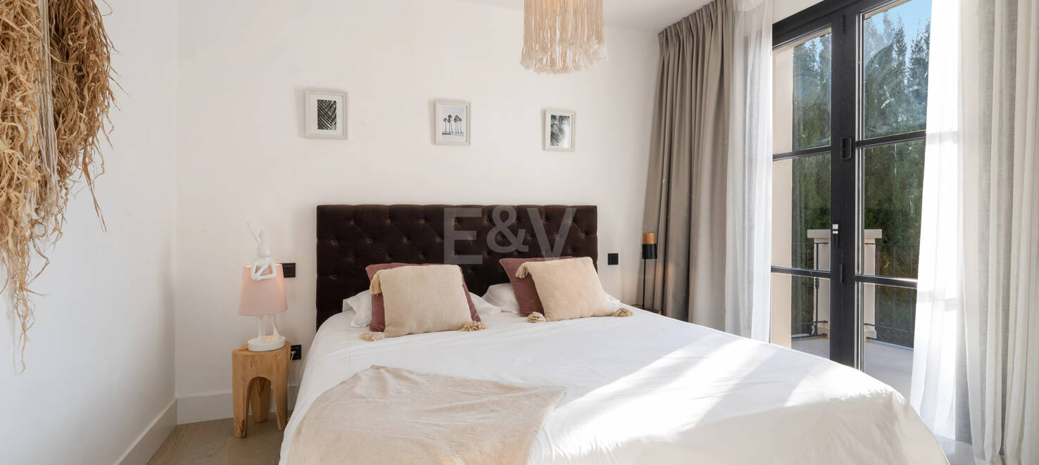 Lyxvilla i Puerto del Capitán, Los Arqueros med utsikt över bergen