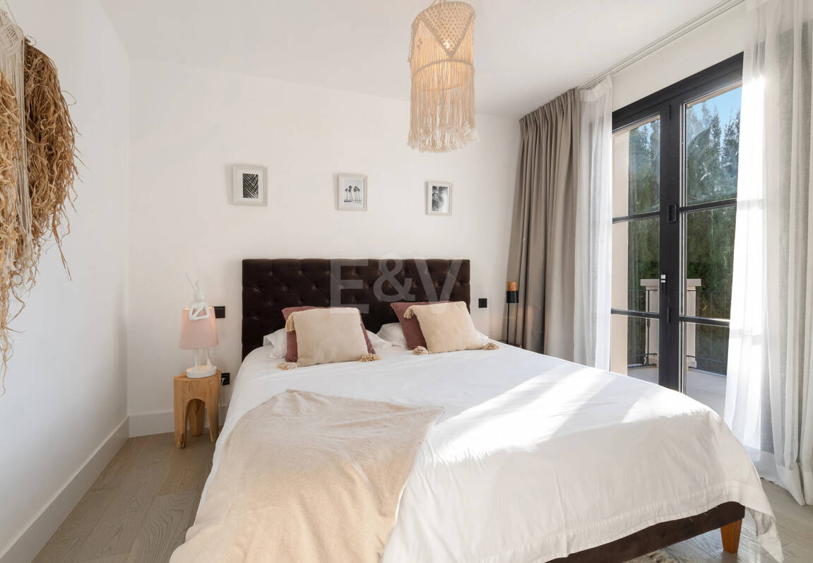 Luxurious villa in Puerto del Capitán, Los Arqueros with mountain views