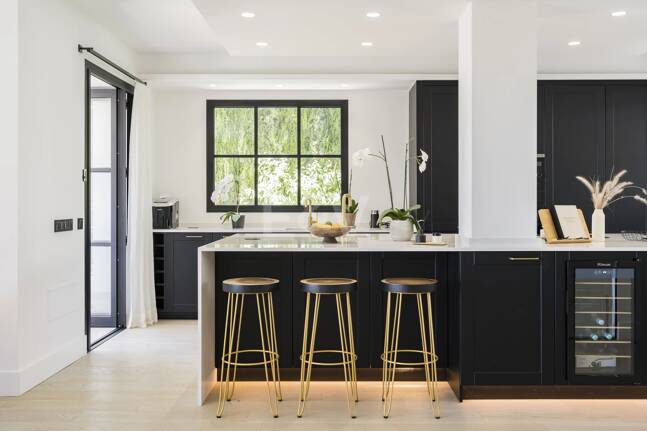 Luxurious villa in Puerto del Capitán, Los Arqueros with mountain views