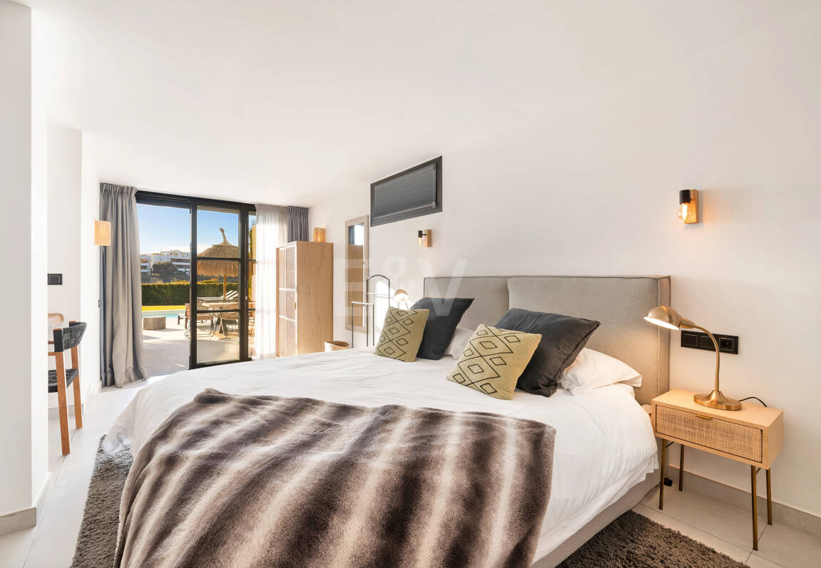 Luxurious villa in Puerto del Capitán, Los Arqueros with mountain views