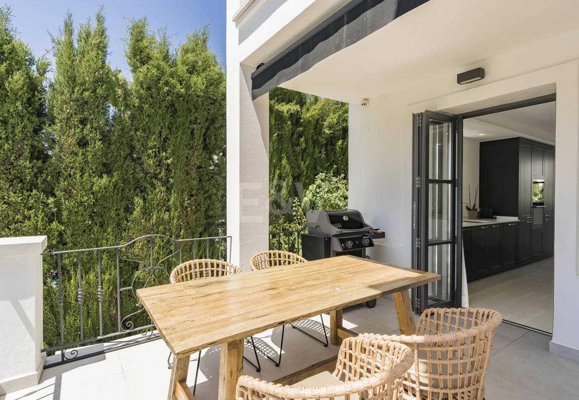 Luxurious villa in Puerto del Capitán, Los Arqueros with mountain views