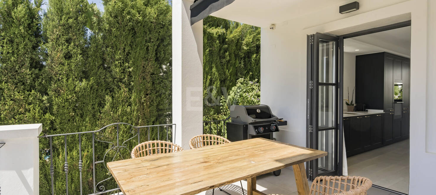Lyxvilla i Puerto del Capitán, Los Arqueros med utsikt över bergen