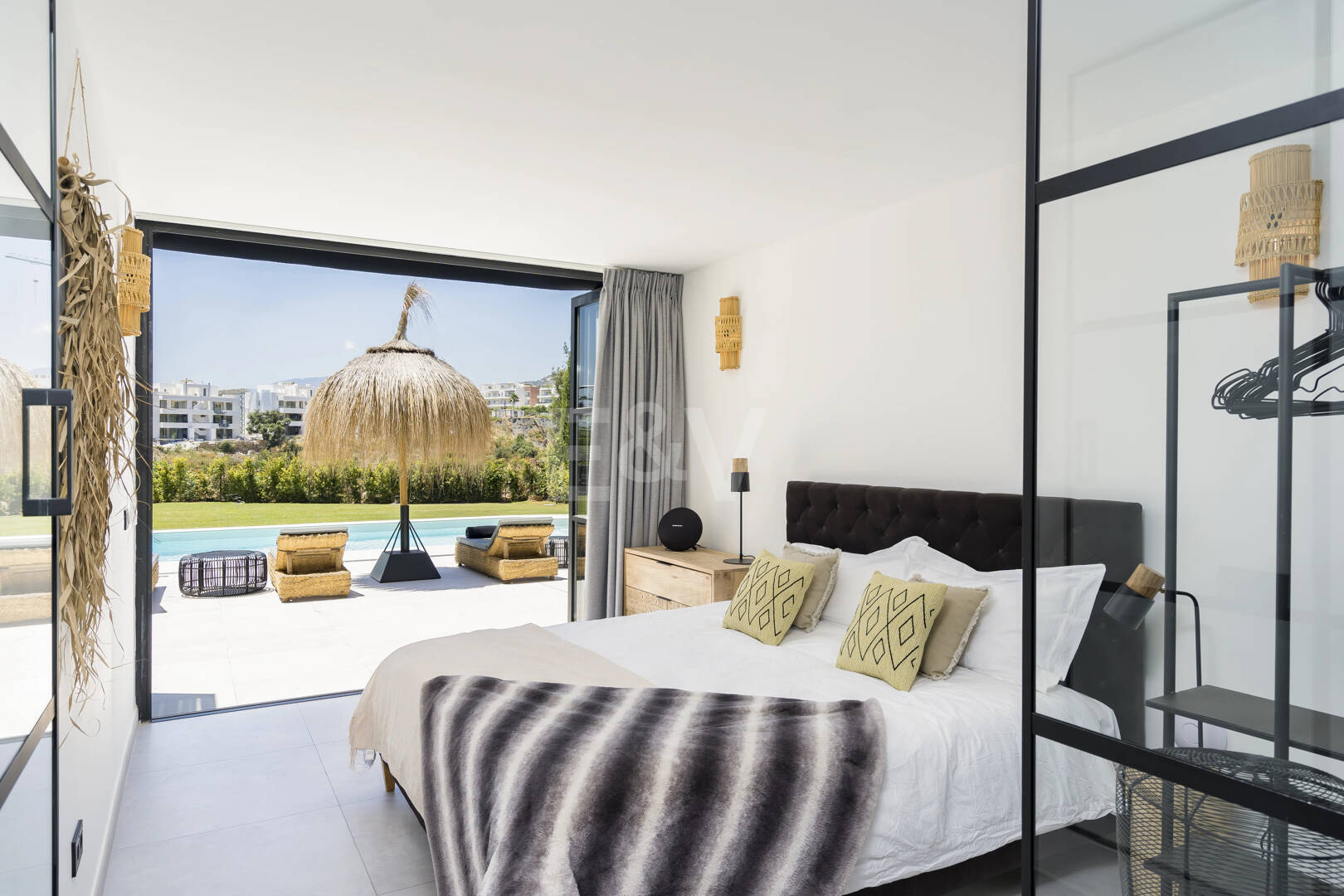 Luxurious villa in Puerto del Capitán, Los Arqueros with mountain views