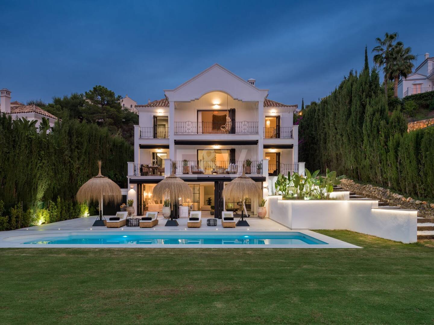 Luxurious villa in Puerto del Capitán, Los Arqueros with mountain views