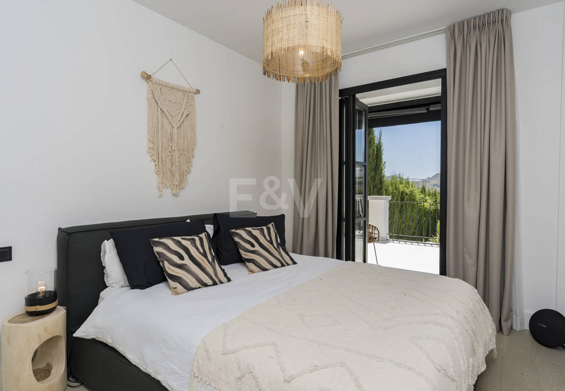 Luxurious villa in Puerto del Capitán, Los Arqueros with mountain views