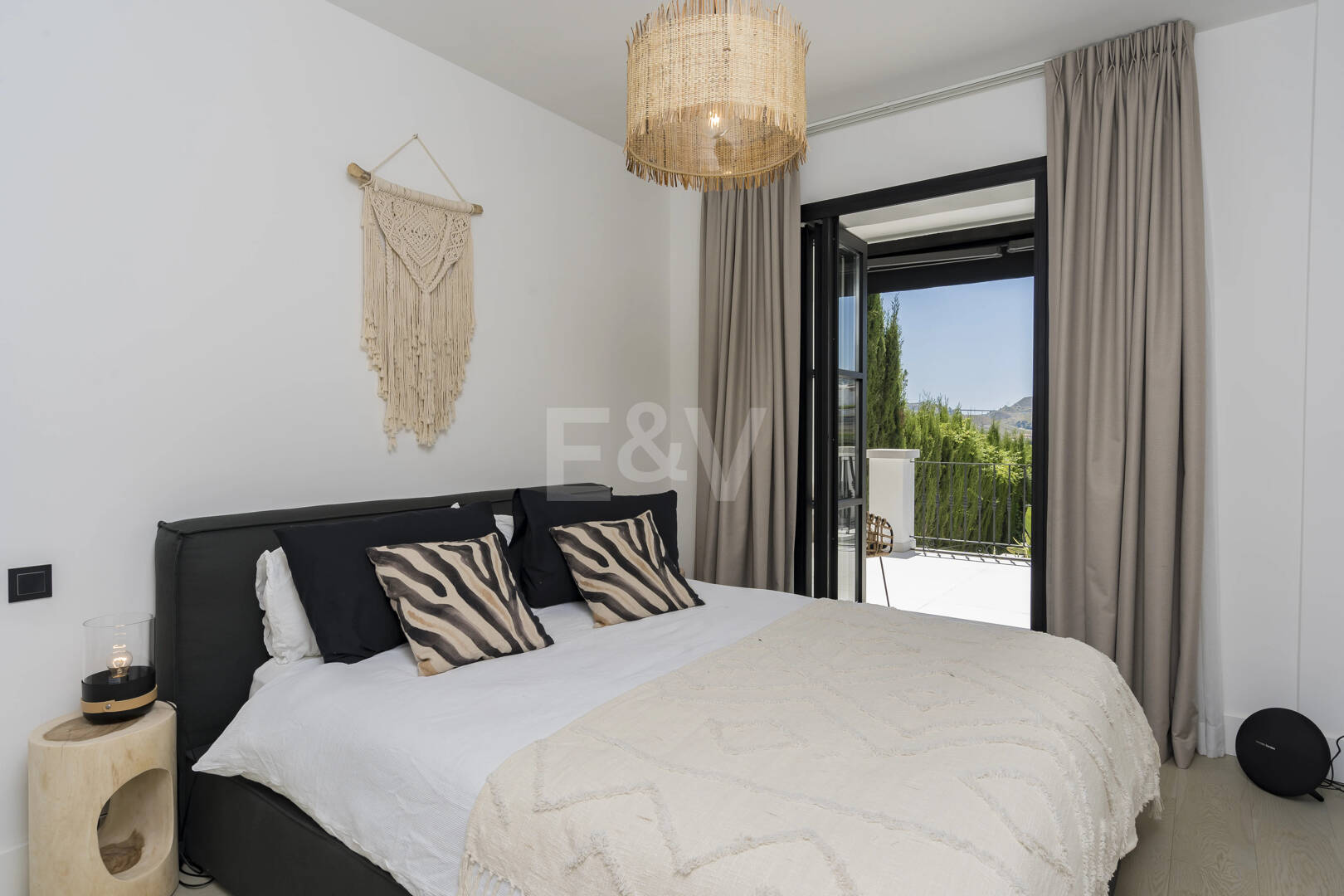 Luxuriöse Villa in Puerto del Capitán, Los Arqueros mit Bergblick