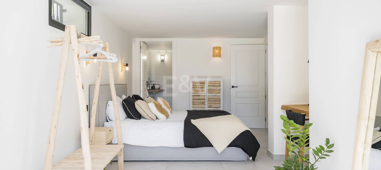 Lyxvilla i Puerto del Capitán, Los Arqueros med utsikt över bergen