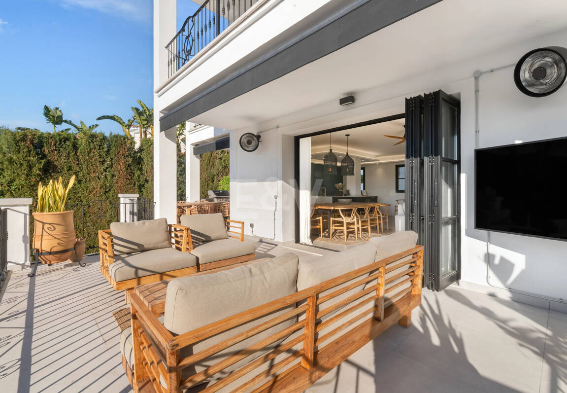 Luxurious villa in Puerto del Capitán, Los Arqueros with mountain views