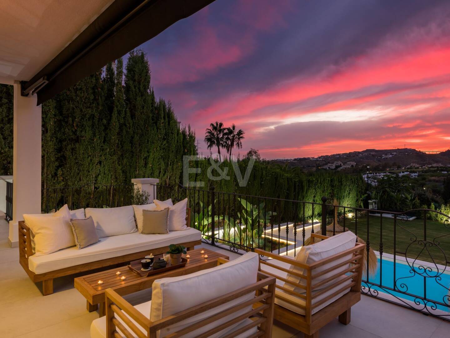 Luxuriöse Villa in Puerto del Capitán, Los Arqueros mit Bergblick