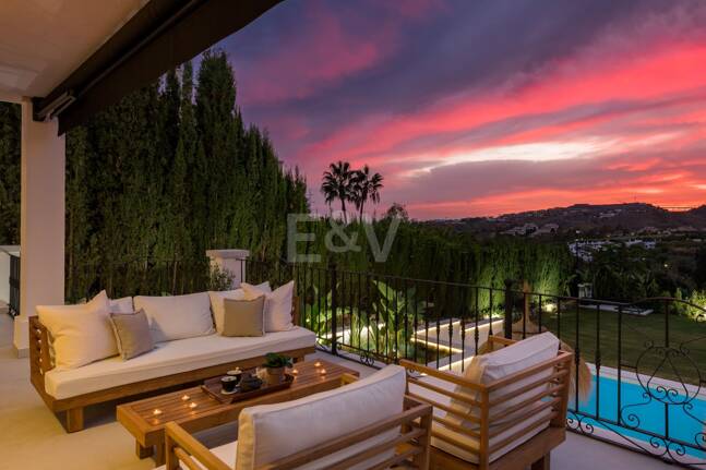 Luxurious villa in Puerto del Capitán, Los Arqueros with mountain views