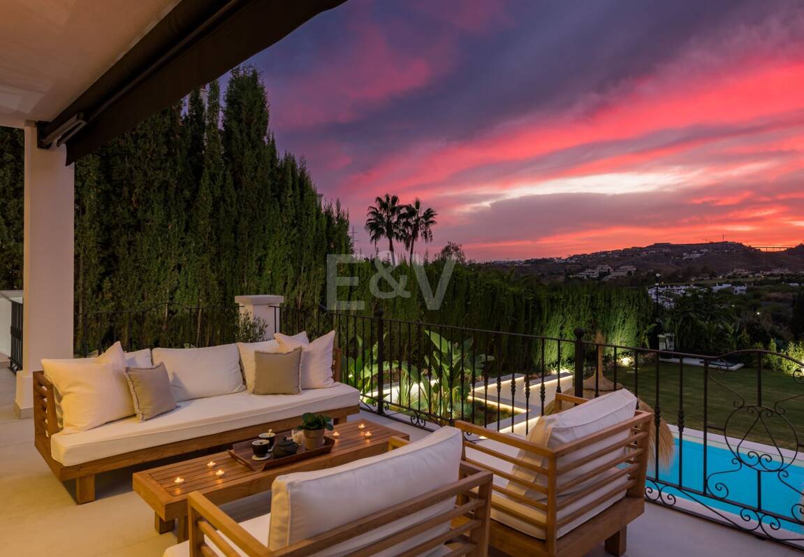 Luxurious villa in Puerto del Capitán, Los Arqueros with mountain views