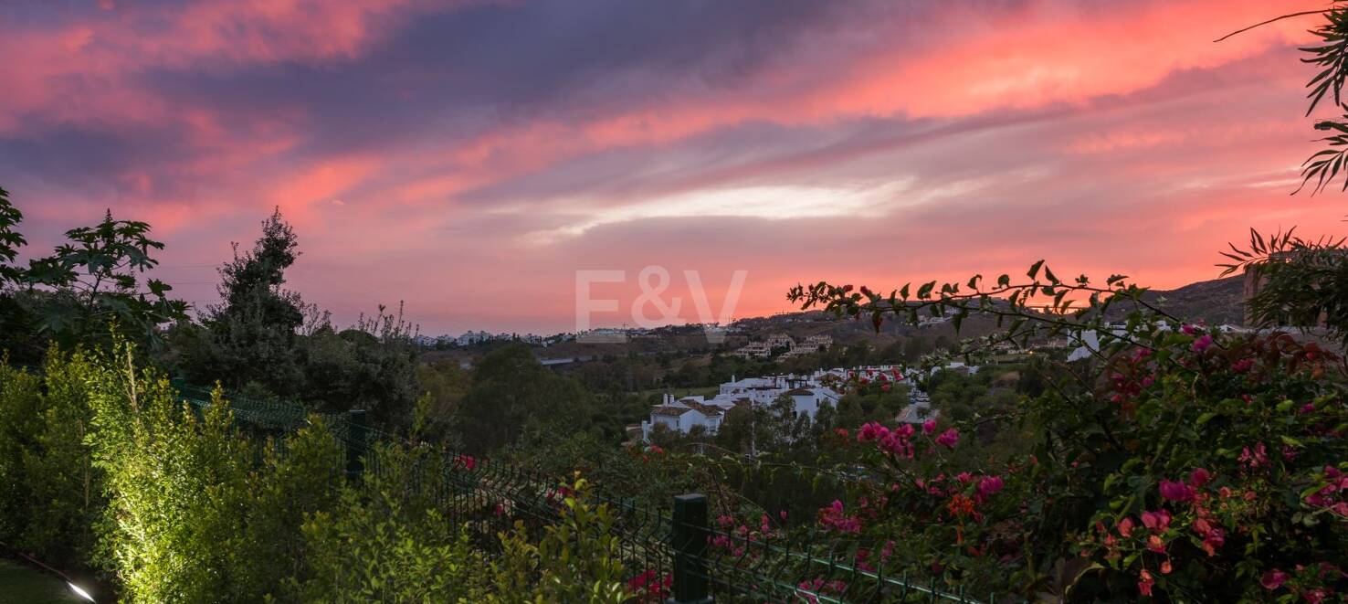 Lyxvilla i Puerto del Capitán, Los Arqueros med utsikt över bergen
