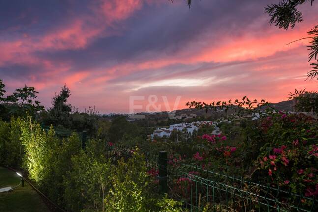 Luxurious villa in Puerto del Capitán, Los Arqueros with mountain views