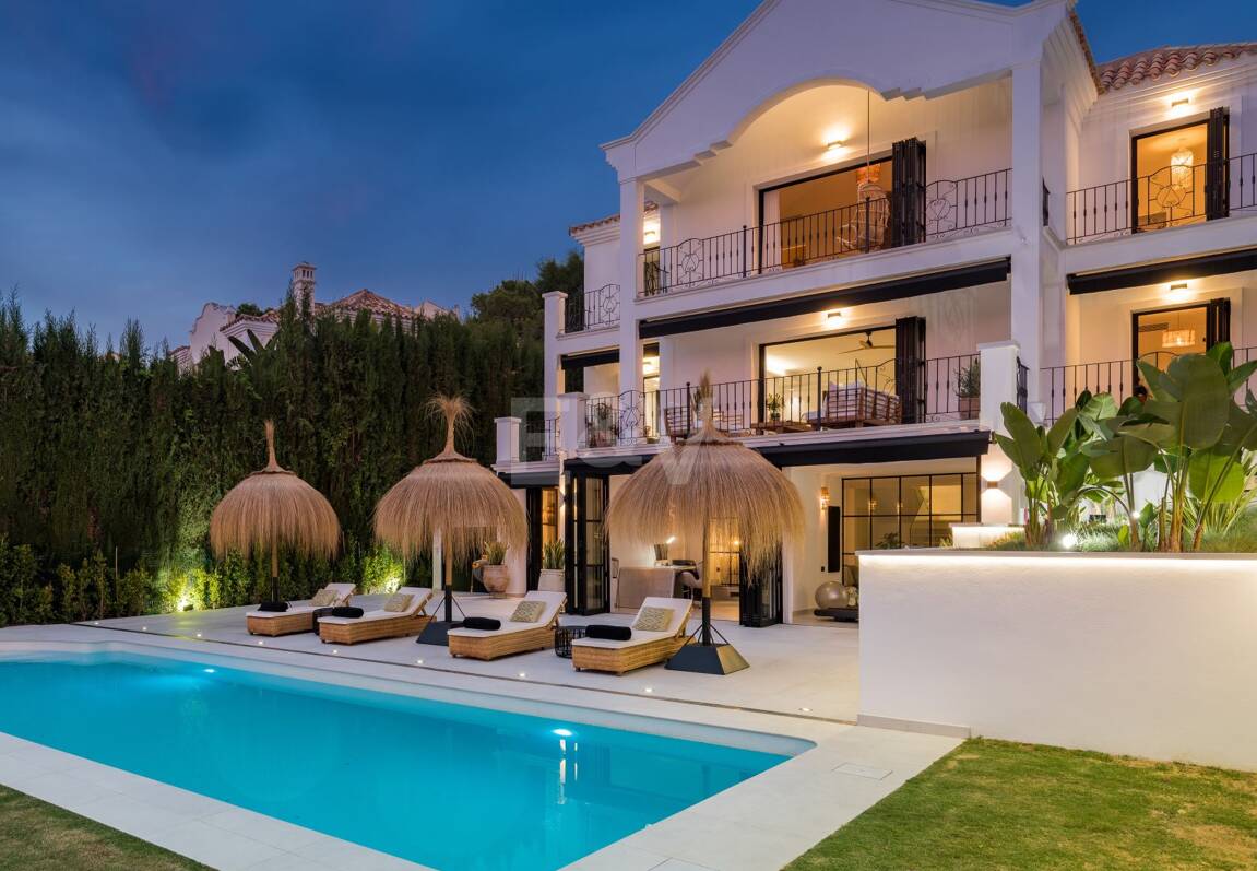 Luxurious villa in Puerto del Capitán, Los Arqueros with mountain views