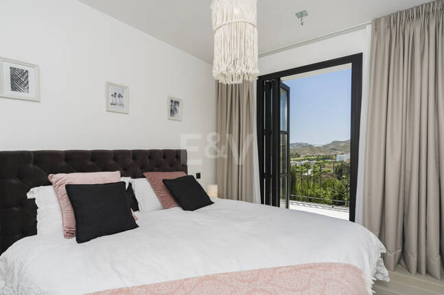 Luxurious villa in Puerto del Capitán, Los Arqueros with mountain views