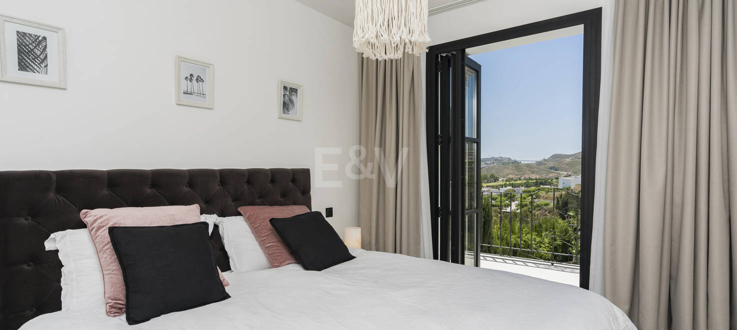 Lyxvilla i Puerto del Capitán, Los Arqueros med utsikt över bergen