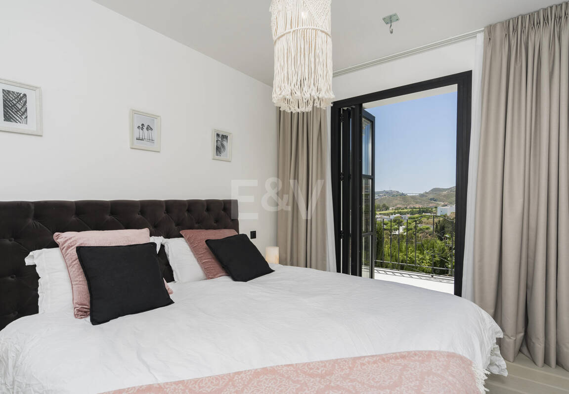 Luxurious villa in Puerto del Capitán, Los Arqueros with mountain views