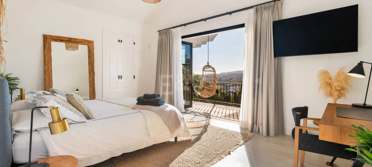 Lyxvilla i Puerto del Capitán, Los Arqueros med utsikt över bergen
