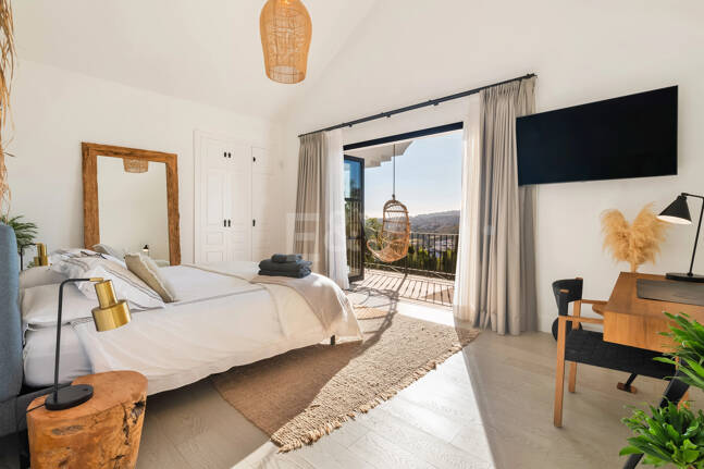 Luxurious villa in Puerto del Capitán, Los Arqueros with mountain views