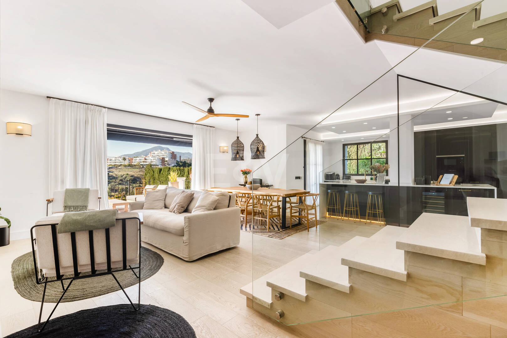 Luxurious villa in Puerto del Capitán, Los Arqueros with mountain views