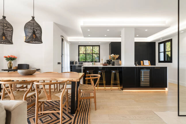 Luxurious villa in Puerto del Capitán, Los Arqueros with mountain views