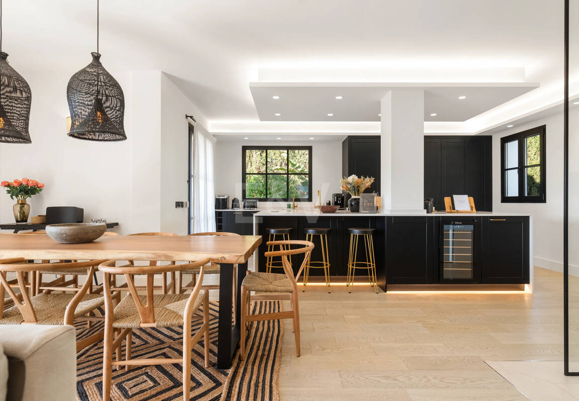 Luxurious villa in Puerto del Capitán, Los Arqueros with mountain views