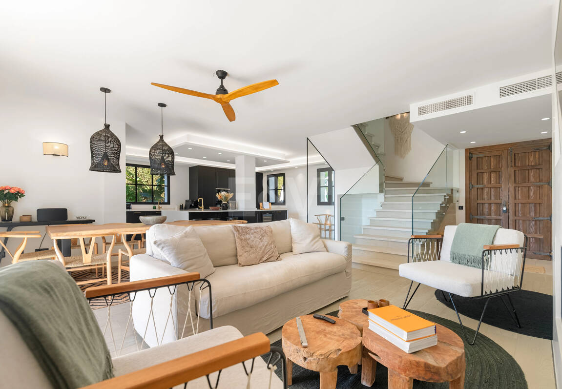 Luxurious villa in Puerto del Capitán, Los Arqueros with mountain views