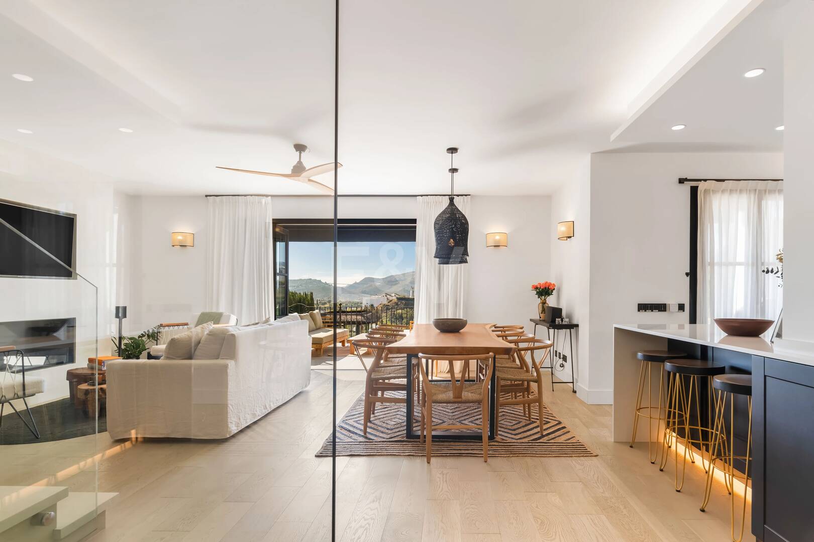 Luxuriöse Villa in Puerto del Capitán, Los Arqueros mit Bergblick