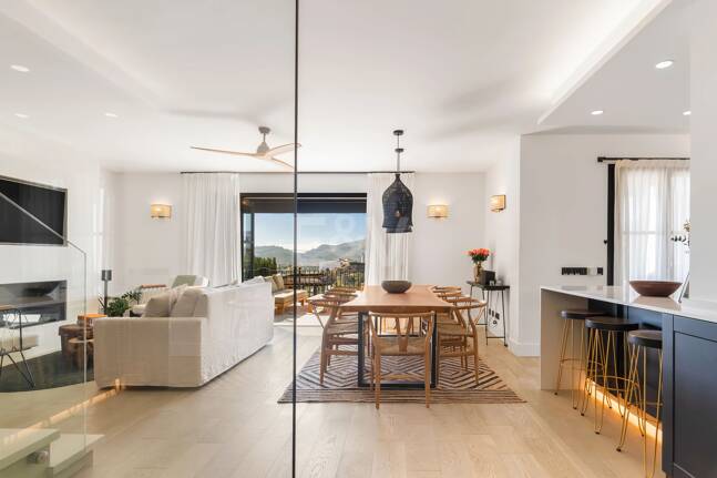 Luxurious villa in Puerto del Capitán, Los Arqueros with mountain views