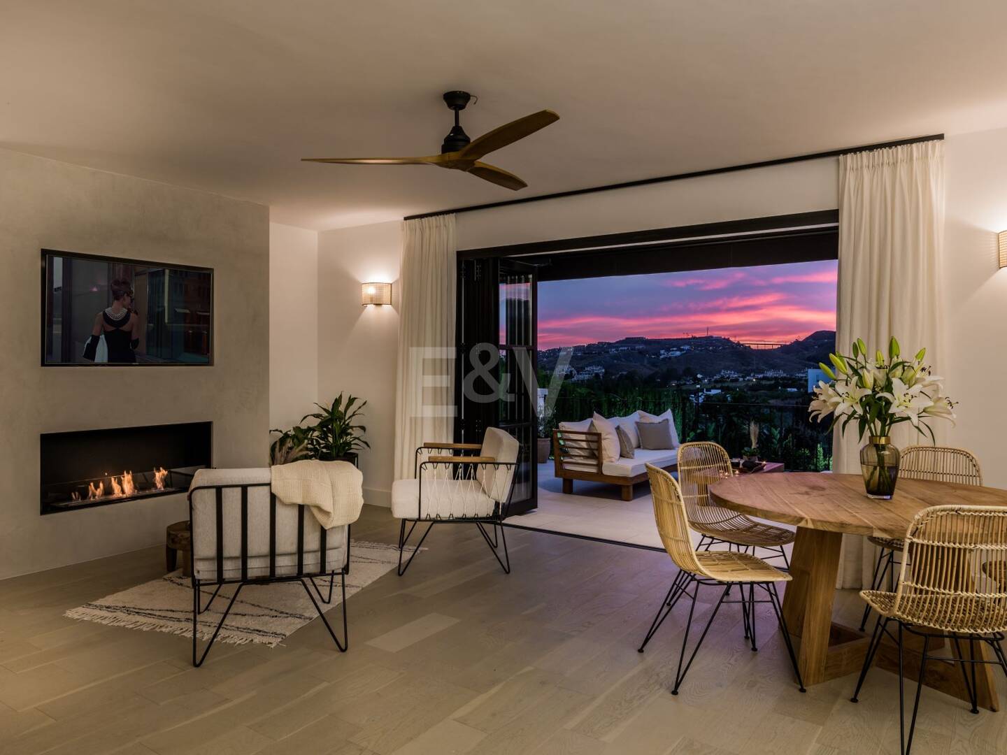 Luxurious villa in Puerto del Capitán, Los Arqueros with mountain views