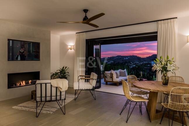 Luxurious villa in Puerto del Capitán, Los Arqueros with mountain views