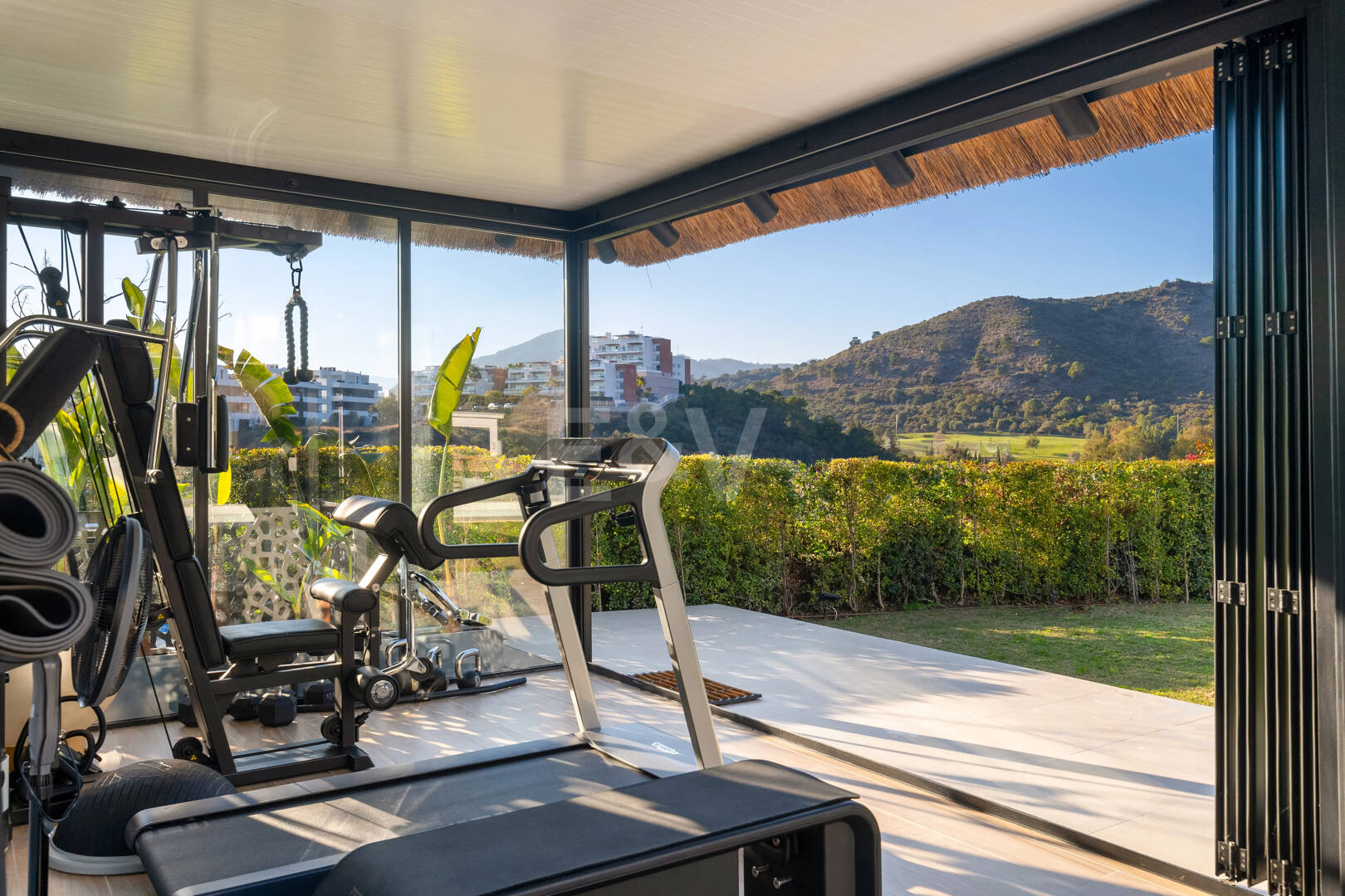 Luxuriöse Villa in Puerto del Capitán, Los Arqueros mit Bergblick