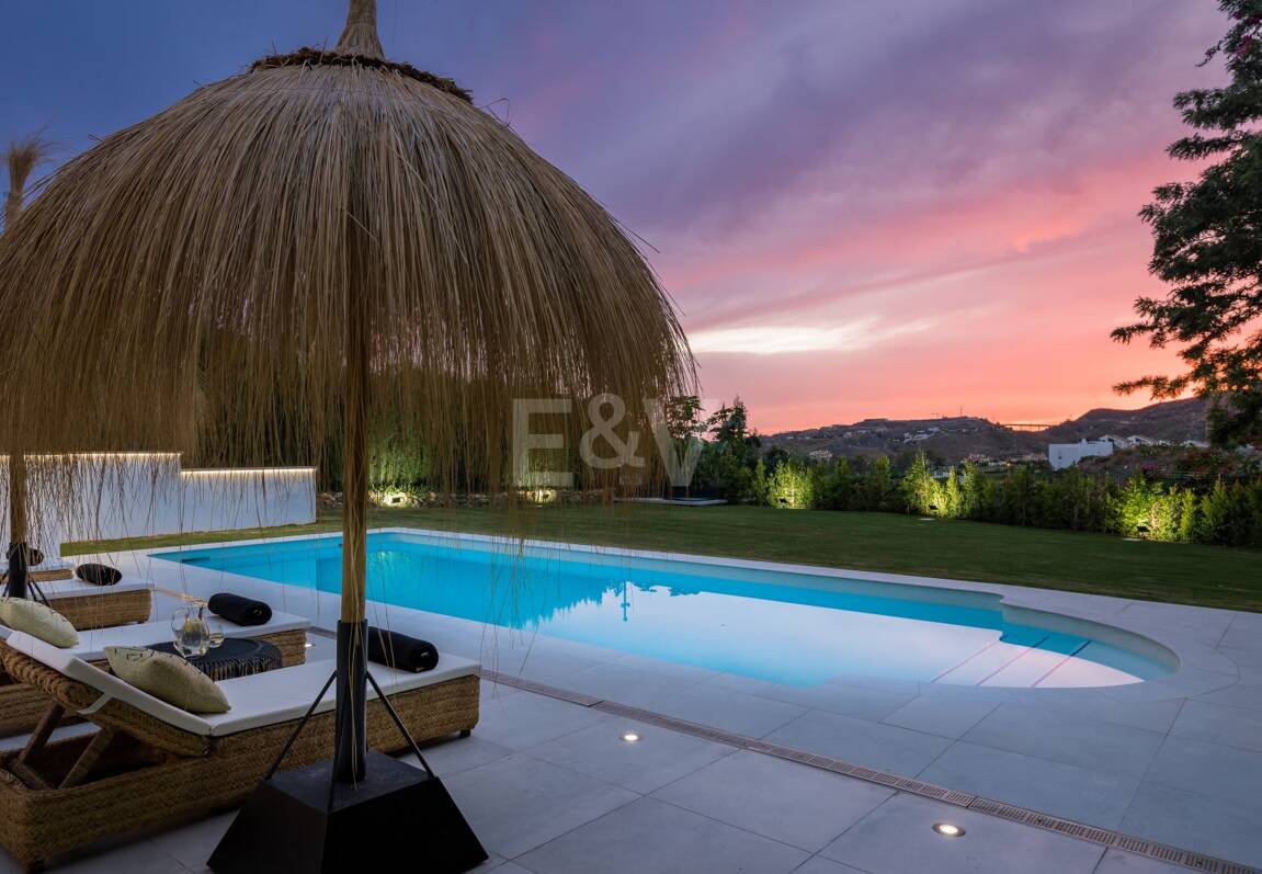 Luxurious villa in Puerto del Capitán, Los Arqueros with mountain views